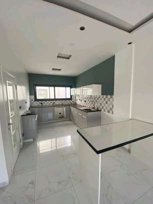 Appartement F4 de 3 chambres et salon aux Almadies image 3