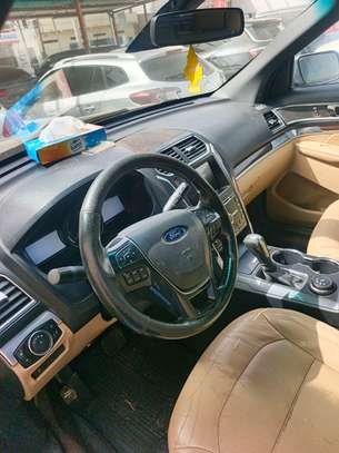 FORD EXPLORER image 6