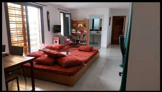 Maison meublée et équipée à THIES 5ch-2 salons image 3