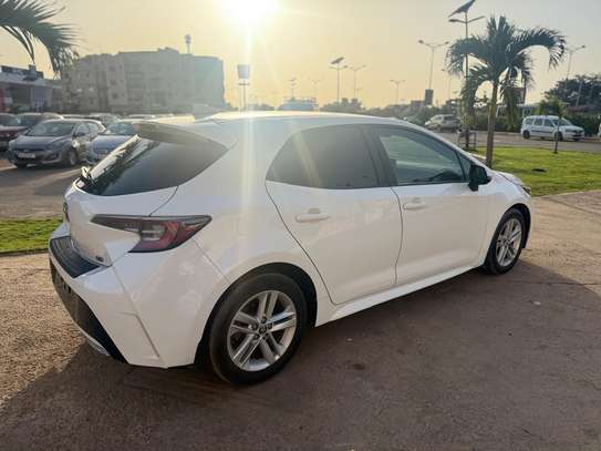 2020 Toyota Corolla SE HATCHBACK image 2
