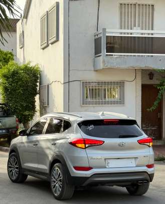 Hyundai teucson image 2
