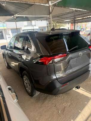 toyota rav 4 2020 image 6