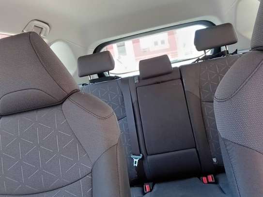 Toyota RAV4 image 6