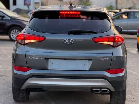 Hyundia Tucson image 5