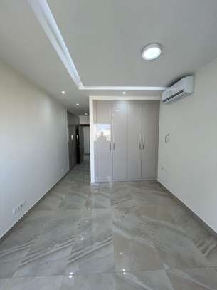 F4 de 160 m² neuf visible à Mermoz image 8