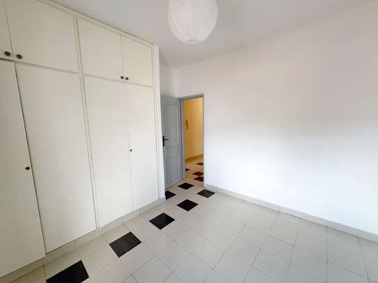 APPARTEMENT F4 A LOUER A NGOR  EN FACE DU STADE image 12