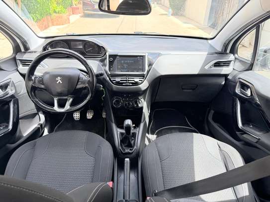 Peugeot 208 diesel à vendre. image 2