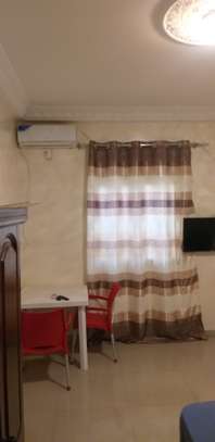 Chambre meublée à louer par mois image 4