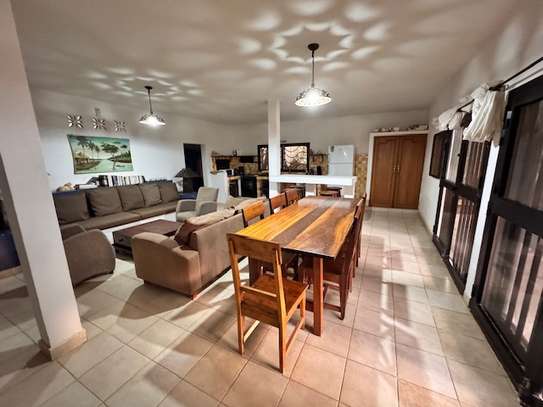 À VENDRE – Villa avec appartement indépendant à Ngaparou image 12
