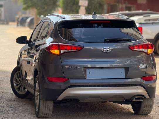 Hyundai tucson image 6