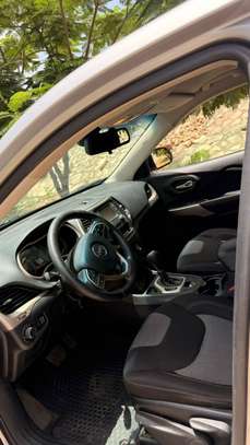 Location Jeep Cherokee image 8