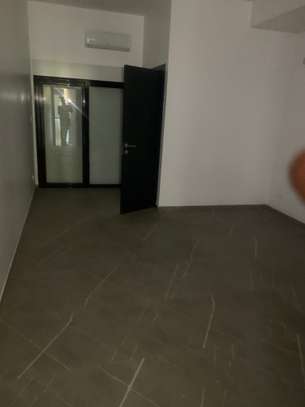 Location appartement F4 neuf Point E image 4