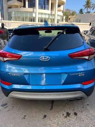 Hyundai tucson image 6