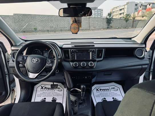 Toyota rav4 2017 AWD image 3