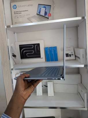 Dell Precision 7640 Intel ultra 7 )16g de ram ) 512 image 4
