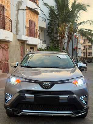 TOYOTA RAV4 XLE ANNÉE 2018 image 2
