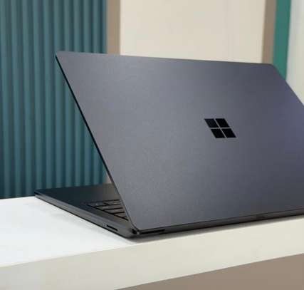 Microsoft Surface Laptop 4 Rayzen 5 Pro image 3