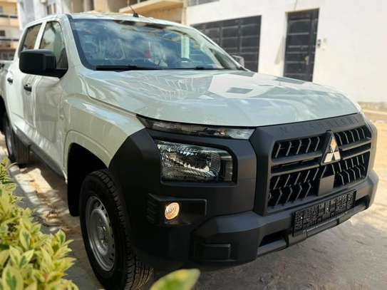 Mitsubishi L200 2026 NEUF Pickup Blanc robuste image 10