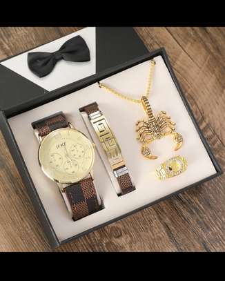 Accessoires :bijoux et montres avec boîtes disponibles image 12
