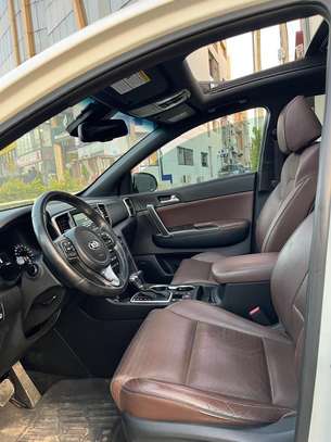 KIA SPORTAGE image 9