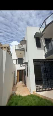 Maison à louer Ngor almadies derrière chez katia image 5