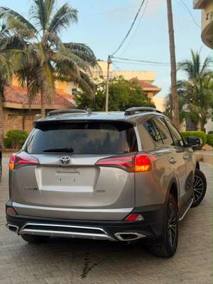 TOYOTA RAV4 XLE ANNÉE 2018 image 3