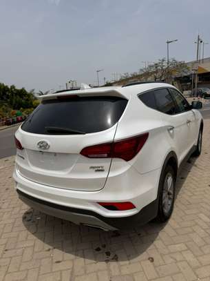 HYUNDAI SANTA FE 2017 image 5