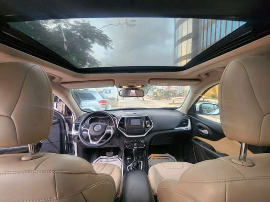 Jeep cherokee image 6