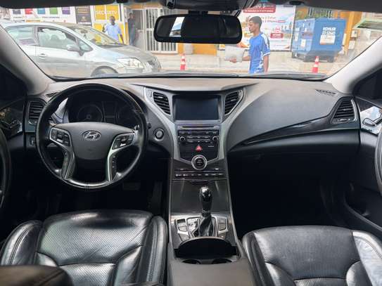 Hyundai Grandeur Berline  4 portes noire performance image 8