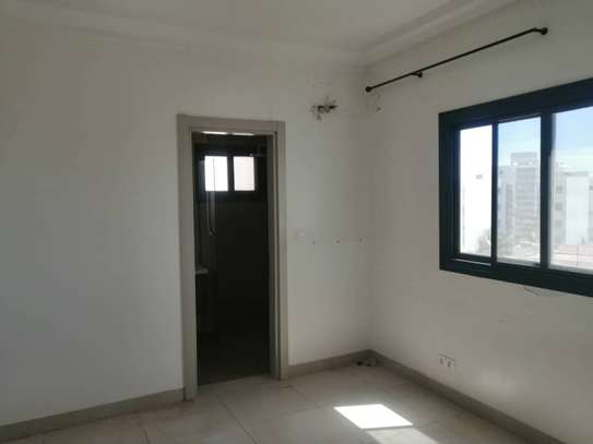 Appartement F4 au 5e étage à Sacré Cœur 2 image 8