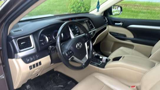 Toyota Highlander image 4