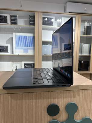 MacBook Pro 2023 14 Pouces - M3 Pro | 18GB RAM | 512 image 5