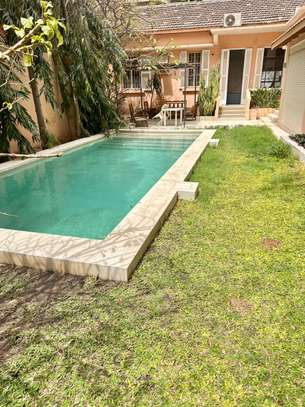 Villa TF avec piscine a vendre au Point E image 8