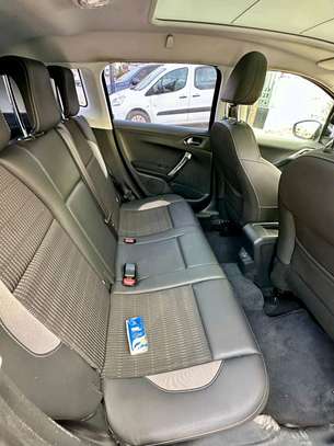 PEUGEOT 2008 image 4