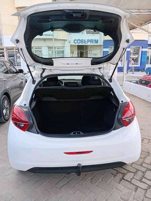 peugeot 208 image 3