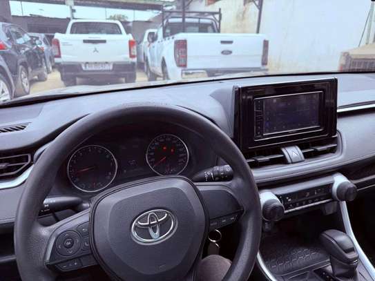Toyota RAV4 2020 image 3