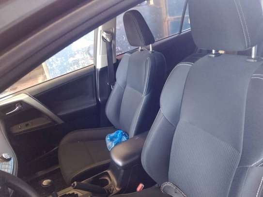 Toyota rav 4 XLE 2015 image 12