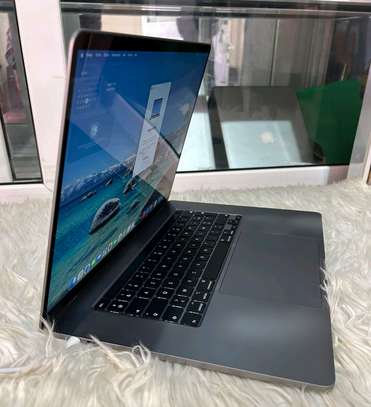 MacBook pro touch bar i9 image 6