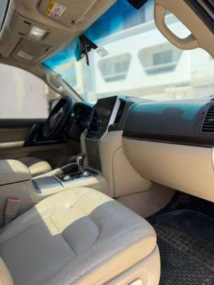Toyota Land Cruiser V8 - Année *2021* - image 12