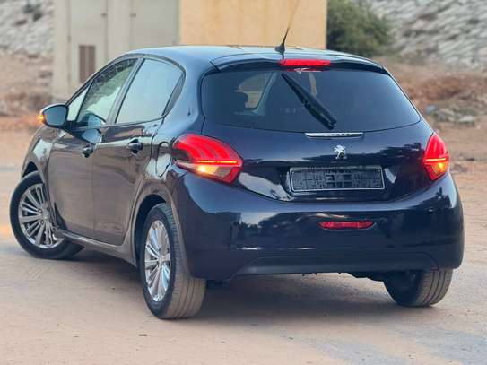 Peugeot 208 2019 image 10