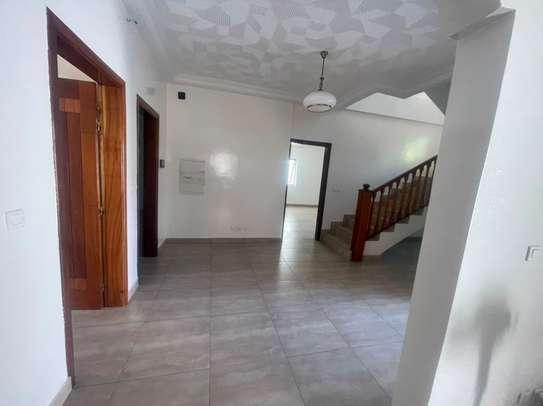 Villa à Louer aux Almadies image 7