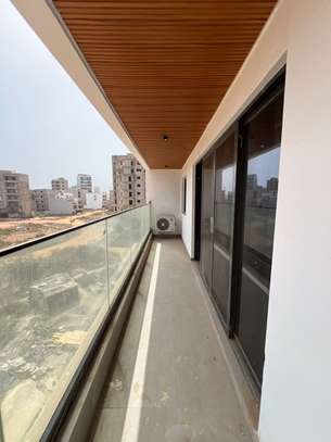 Immeuble R+7 Neuf a vendre aux Almadies image 4