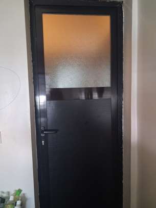 Porte intérieure noire alu vitre sablée standard image 3