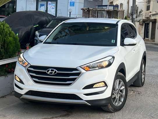 Hyundia Tucson image 11