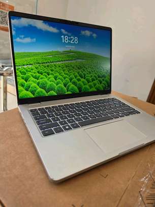 Dell Pro 14 image 3