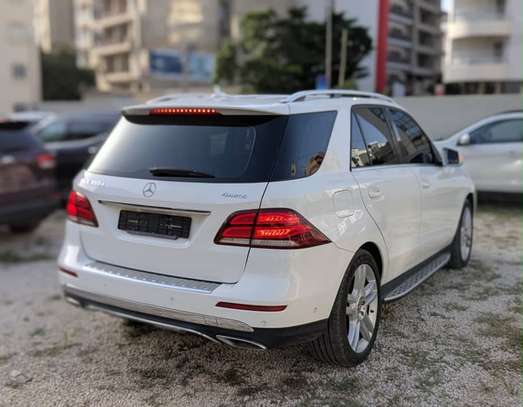 Mercedes GLS 350d 4MATIC SUV blanc puissant image 2