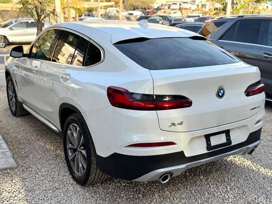 BMW X4 XLINE image 9