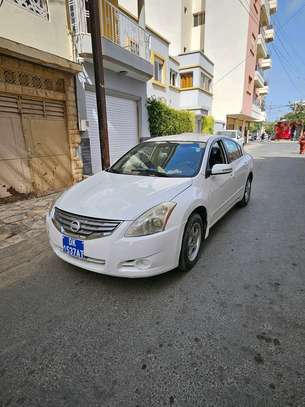 Nissan Altima image 19