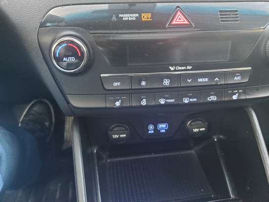 Hyundai Tucson full options version 4x4 image 8