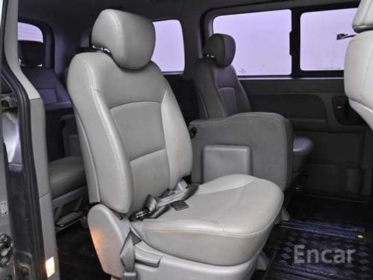 Hyundai Starex 2019, 82000 kms, 12 places diesel boîte auto image 8